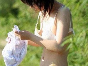 张筱雨大胆人体艺术写真集：以大胆的姿态展现人体之美